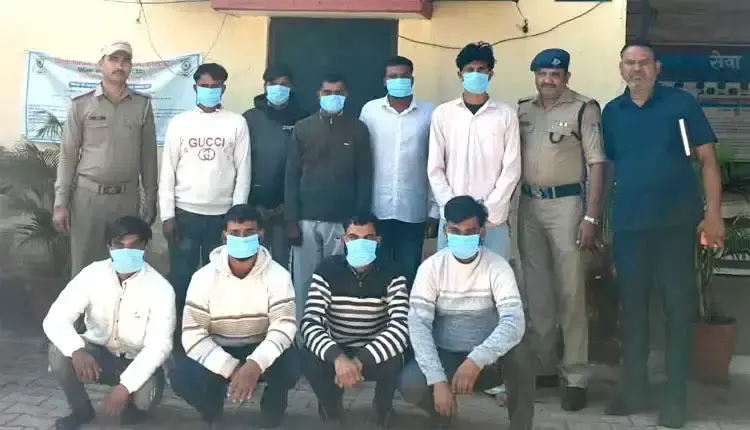 रामलीला में हुड़दंग मचाने के आरोप में नौ युवक पकड़े गए रामलीला में हुड़दंग मचाने के आरोप में नौ युवक पकड़े गए
