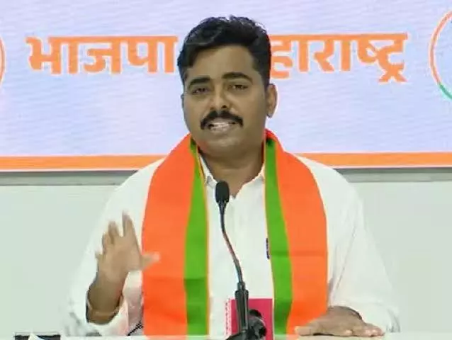 कानून-व्यवस्था पर उद्धव ठाकरे को नवनाथ बन ने दी नसीहत कानून-व्यवस्था पर उद्धव ठाकरे को नवनाथ बन ने दी नसीहत