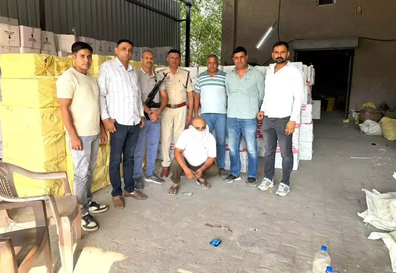 अवैध पटाखा कारोबार पर हिसार में बड़ी कार्रवाई, भारी खेप बरामद अवैध पटाखा कारोबार पर हिसार में बड़ी कार्रवाई, भारी खेप बरामद