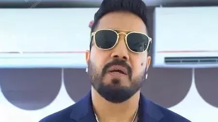 दलेर मेहंदी के समर्थन में उतरे मीका, दिया गायकी छोड़ने का चैलेंज दलेर मेहंदी के समर्थन में उतरे मीका, दिया गायकी छोड़ने का चैलेंज