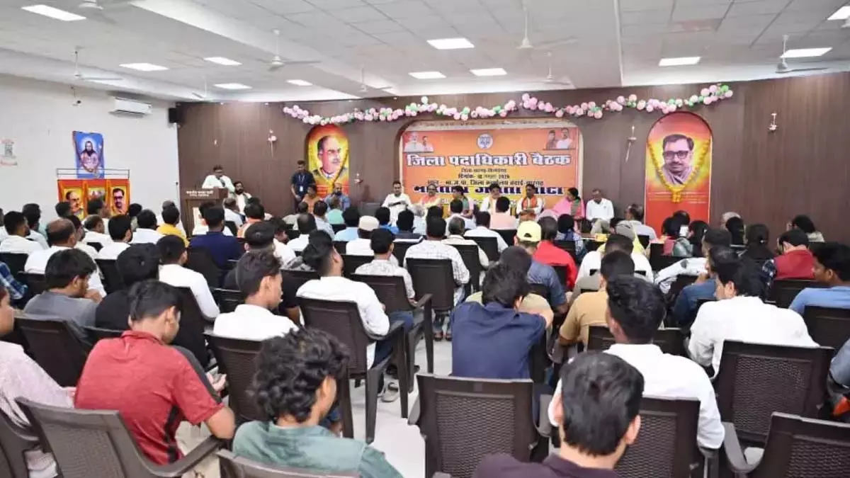 भाजपा में घमासान, बैठक में कार्यकर्ताओं का गुस्सा फूटा भाजपा में घमासान, बैठक में कार्यकर्ताओं का गुस्सा फूटा