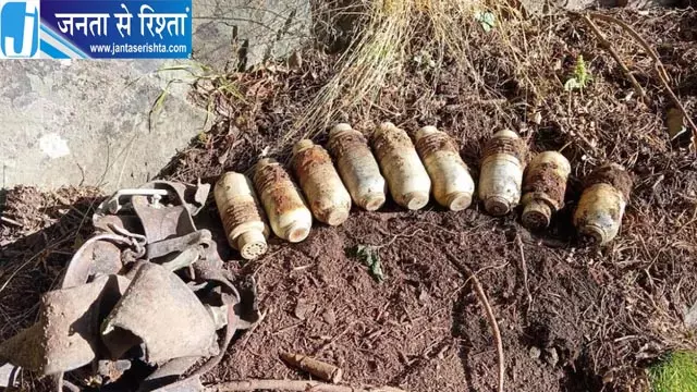 जम्मू-कश्मीर में आतंकी ठिकाने का भंडाफोड़, गुफा से 9 ग्रेनेड और AK-47 के कारतूस बरामद जम्मू-कश्मीर में आतंकी ठिकाने का भंडाफोड़, गुफा से 9 ग्रेनेड और AK-47 के कारतूस बरामद
