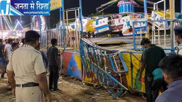 दशहरा मेले में बड़ा हादसा, झूले का गेट टूटने से दो लोग नीचे गिरे, गंभीर हालत में अस्पताल में भर्ती दशहरा मेले में बड़ा हादसा, झूले का गेट टूटने से दो लोग नीचे गिरे, गंभीर हालत में अस्पताल में भर्ती