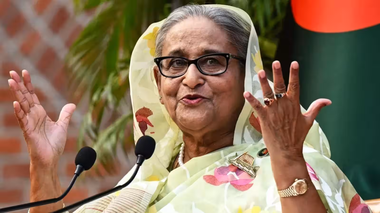 शेख हसीना का बड़ा ऐलान, दिसंबर में बांग्लादेश लौटने की तैयारी, बोलीं- गिरफ्तारी से नहीं डरती शेख हसीना का बड़ा ऐलान, दिसंबर में बांग्लादेश लौटने की तैयारी, बोलीं- गिरफ्तारी से नहीं डरती