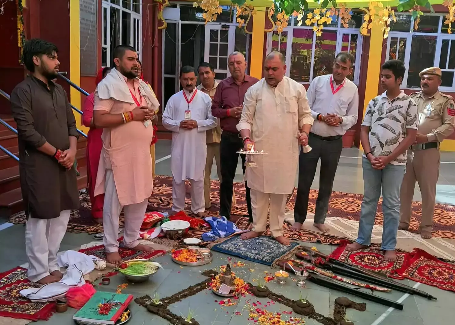 विजयदशमी पर त्रिलोकपुर में निभाई गई पारंपरिक पूजा की रस्में विजयदशमी पर त्रिलोकपुर में निभाई गई पारंपरिक पूजा की रस्में