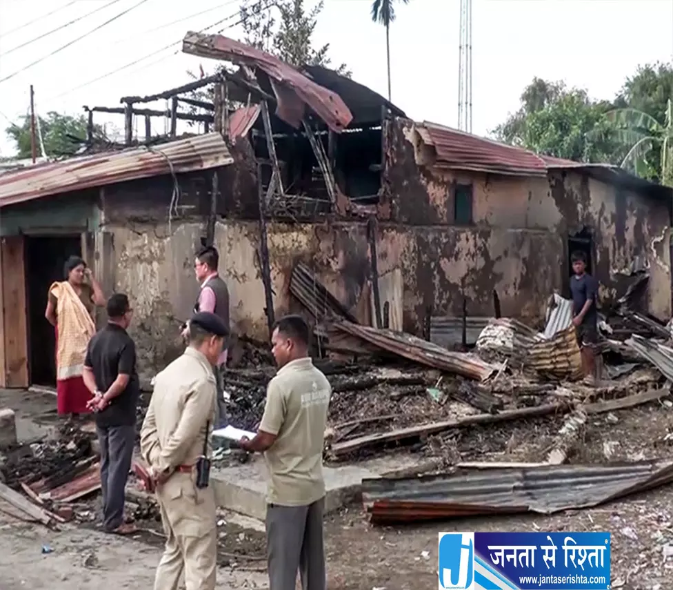 मणिपुर में हत्याकांड के बाद उबाल हमलावरों की गिरफ्तारी की मांग तेज मणिपुर में हत्याकांड के बाद उबाल हमलावरों की गिरफ्तारी की मांग तेज