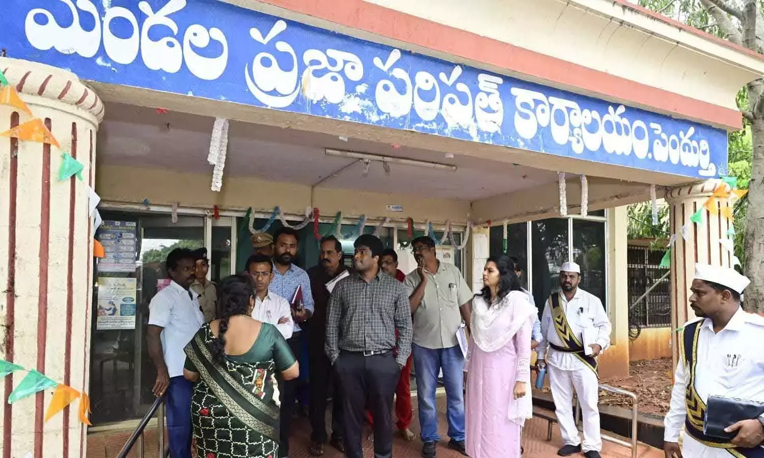 Andhra: विजाग एमपीटीसी, जेडपीटीसी चुनावों के लिए तैयार है Andhra: विजाग एमपीटीसी, जेडपीटीसी चुनावों के लिए तैयार है