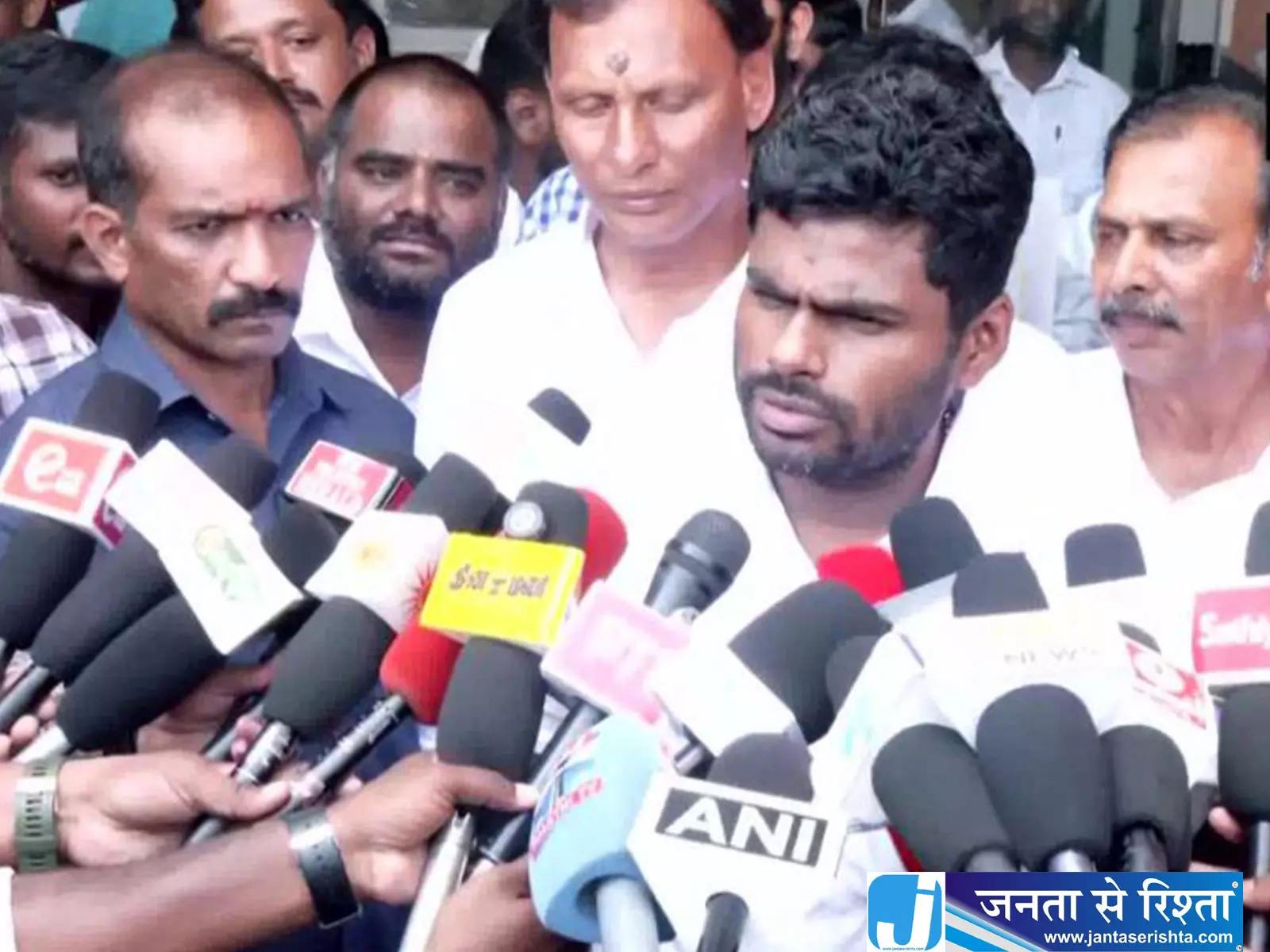 राहुल गांधी को लेकर अन्नामलाई का बड़ा बयान, सियासी चर्चा तेज राहुल गांधी को लेकर अन्नामलाई का बड़ा बयान, सियासी चर्चा तेज