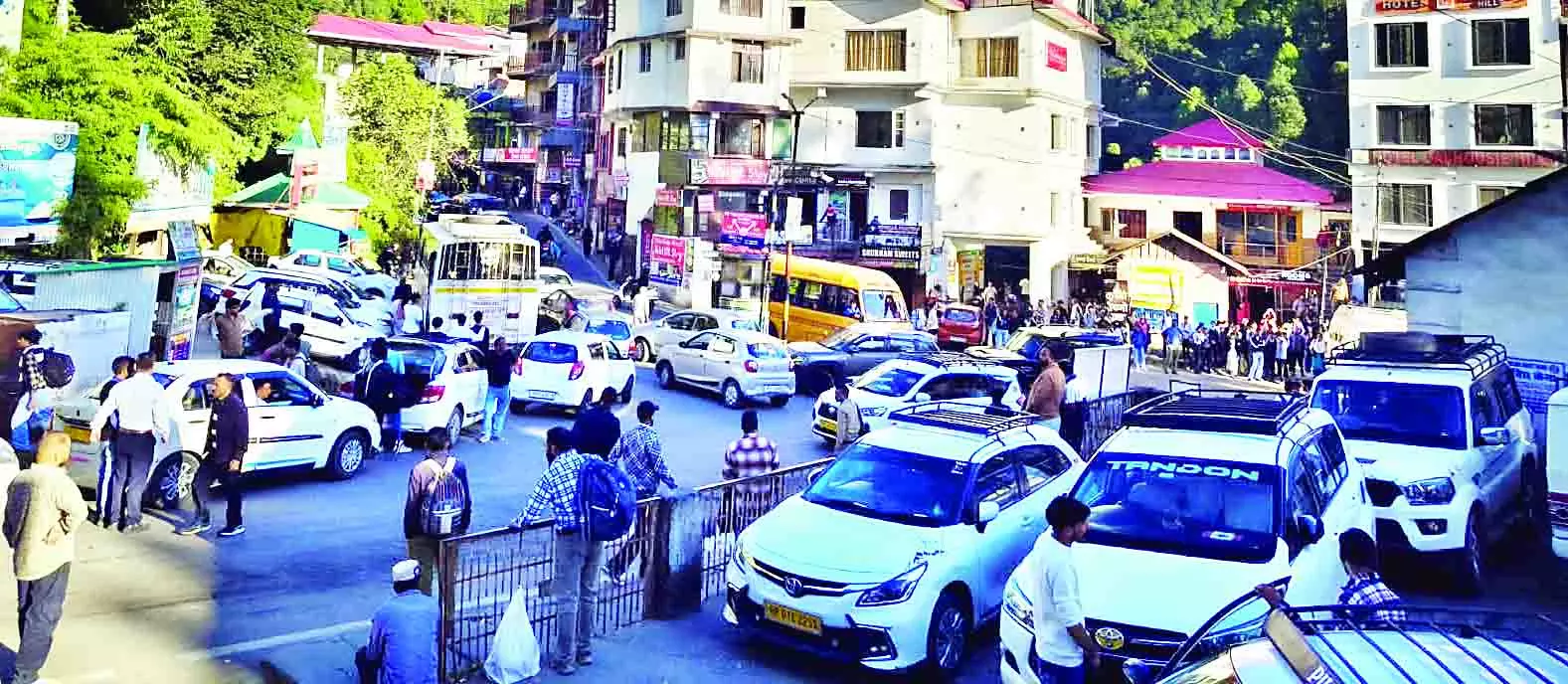 बनीखेत में बस अड्डा नहीं, चौक पर जाम ही जाम बनीखेत में बस अड्डा नहीं, चौक पर जाम ही जाम