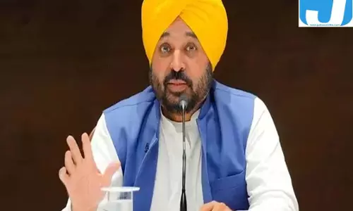 पेरिस से लौटे पंजाब सीएम को रोकने पर विवाद, आप ने केंद्र सरकार को घेरा