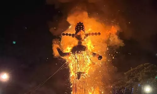 दशहरे पर जम्मू-कश्मीर में जले रावण, मेघनाद और कुंभकर्ण के पुतले दशहरे पर जम्मू-कश्मीर में जले रावण, मेघनाद और कुंभकर्ण के पुतले