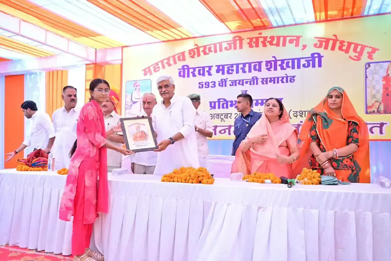 इतिहास को भूलना अपनी सांस्कृतिक जड़ों से दूर होना: शेखावत