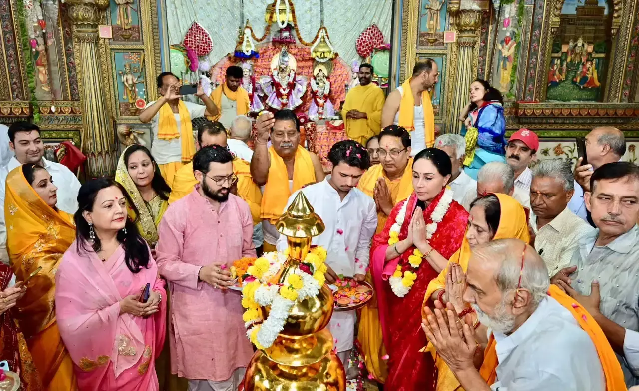 डिप्टी सीएम दीया कुमारी ने मंदिर में की धार्मिक विधि-विधान से पूजा