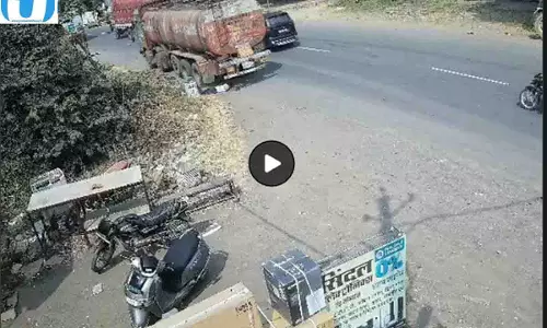 टैंकर के नीचे लेटा युवक, कुचलने से मौत, CCTV में कैद हुआ पूरा घटनाक्रम टैंकर के नीचे लेटा युवक, कुचलने से मौत, CCTV में कैद हुआ पूरा घटनाक्रम