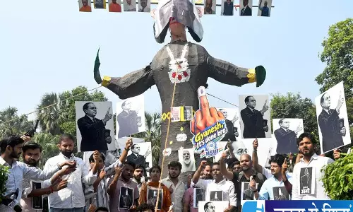 दिल्ली में NSUI का रावण दहन, पीएम मोदी और अमित शाह के खिलाफ प्रदर्शन दिल्ली में NSUI का रावण दहन, पीएम मोदी और अमित शाह के खिलाफ प्रदर्शन