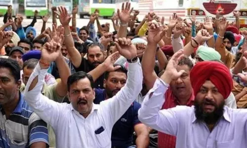 पंजाब में महाहड़ताल से जनजीवन प्रभावित, 3 लाख कर्मचारियों का सामूहिक अवकाश