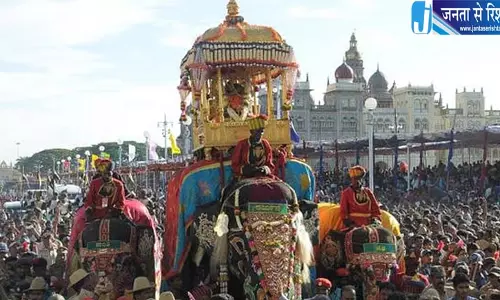 मैसूर दशहरा की भव्य जंबू सवारी की तैयारी पूरी, 750 किलो की स्वर्ण अंबारी उठाएगा कैप्टन प्रशांत मैसूर दशहरा की भव्य जंबू सवारी की तैयारी पूरी, 750 किलो की स्वर्ण अंबारी उठाएगा कैप्टन प्रशांत