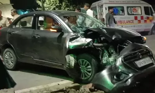 दशहरा मेले से लौट रहे लोगों को कार ने मारी टक्कर, 6 घायल दशहरा मेले से लौट रहे लोगों को कार ने मारी टक्कर, 6 घायल