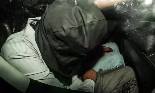 टाइगर श्रॉफ की कार पर फायरिंग केस में बड़ा खुलासा, दो महिलाओं समेत चार गिरफ्तार टाइगर श्रॉफ की कार पर फायरिंग केस में बड़ा खुलासा, दो महिलाओं समेत चार गिरफ्तार