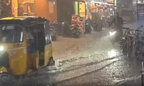 तमिलनाडु: भारी बारिश के कारण चेन्नई और आसपास के जिलों में स्कूल बंद, मंत्री एन. आनंद ने लिया हालात का निरीक्षण तमिलनाडु: भारी बारिश के कारण चेन्नई और आसपास के जिलों में स्कूल बंद, मंत्री एन. आनंद ने लिया हालात का निरीक्षण