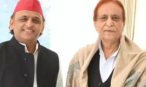 अखिलेश-आजम की मुलाकात पर सबकी नजर अखिलेश-आजम की मुलाकात पर सबकी नजर