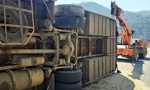 जम्मू-कश्मीर में बड़ा सड़क हादसा, उधमपुर में यात्री बस दुर्घटनाग्रस्त, 10 लोग घायल