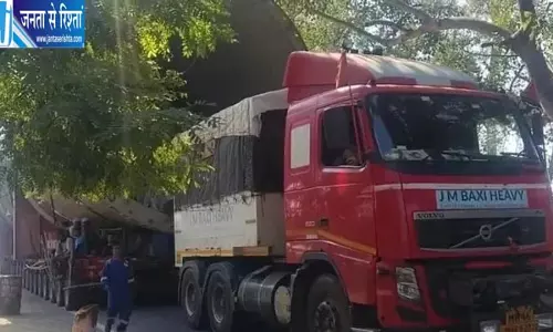 दुर्गा प्रतिमा विसर्जन से लौट रहे श्रद्धालुओं का ट्रैक्टर-ट्राला ट्रक से टकराया