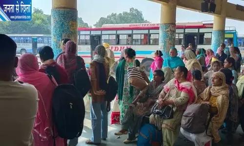 पंजाब में हजारों बसों का चक्का जाम, रोडवेज कर्मचारियों की हड़ताल से यात्री परेशान पंजाब में हजारों बसों का चक्का जाम, रोडवेज कर्मचारियों की हड़ताल से यात्री परेशान