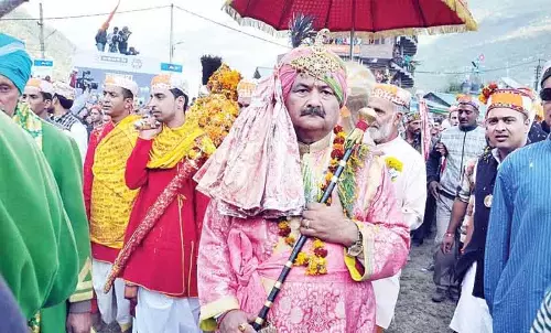 भगवान रघुनाथ से प्रीत, राजपरिवार आज भी निभा रहा सदियों पुरानी रीत भगवान रघुनाथ से प्रीत, राजपरिवार आज भी निभा रहा सदियों पुरानी रीत