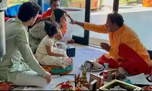 दशहरे पर प्रियंका-निक ने की पूजा, संस्कारों ने जीता दिल