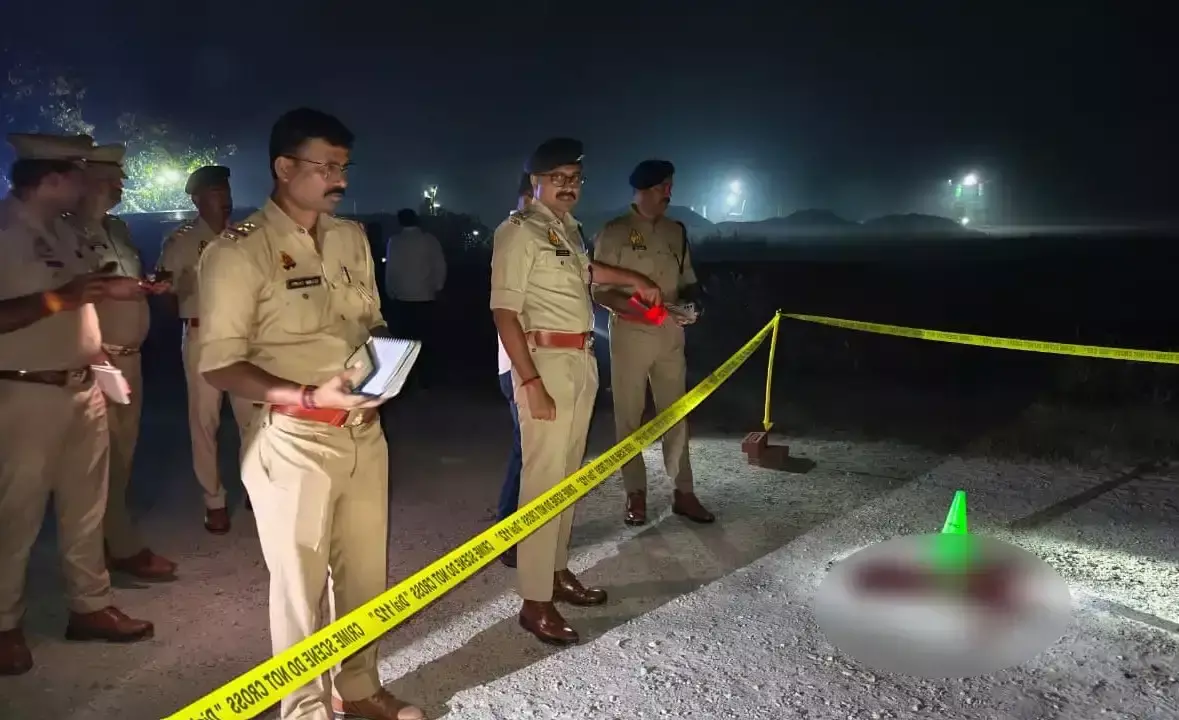 रामजानकी मार्ग पर दो शव मिलने से मचा हड़कंप, पुलिस जांच में जुटी रामजानकी मार्ग पर दो शव मिलने से मचा हड़कंप, पुलिस जांच में जुटी