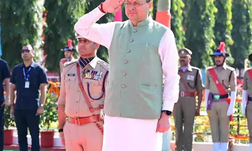 मुख्यमंत्री धामी ने पुलिस स्मृति दिवस पर शहीद जवानों को दी श्रद्धांजलि, परिजनों को किया सम्मानित