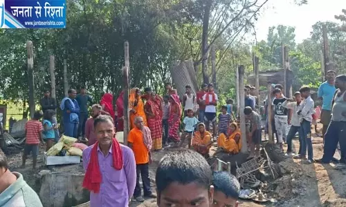 भीषण आग से 13 परिवारों पर टूटा दुखों का पहाड़, 30 घर जलकर राख