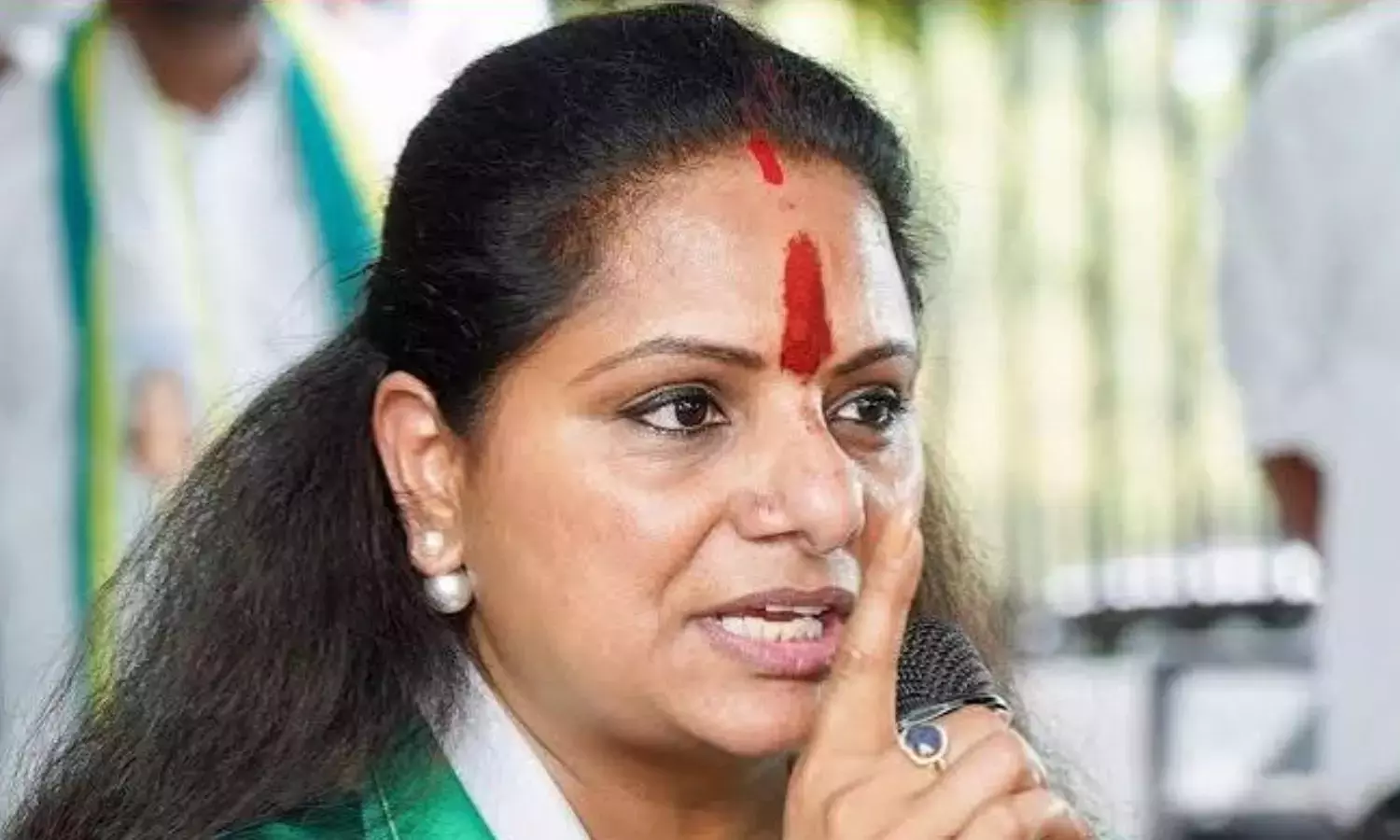Telangana: कल्वाकुंतला कविता ने अपनी पार्टी से ग्रेजुएट्स एमएलसी उम्मीदवार की घोषणा की