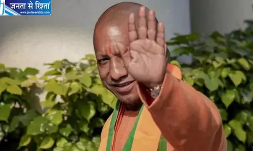 गोरखनाथ मंदिर में CM योगी का जनता दर्शन, अधिकारियों को सख्त निर्देश