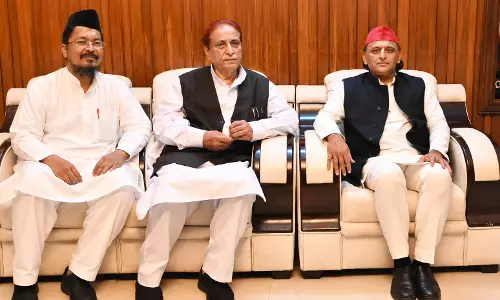 रामपुर में आजम खां से अखिलेश की मुलाकात पर सियासत तेज, मौलाना शाहबुद्दीन ने उठाए सवाल रामपुर में आजम खां से अखिलेश की मुलाकात पर सियासत तेज, मौलाना शाहबुद्दीन ने उठाए सवाल