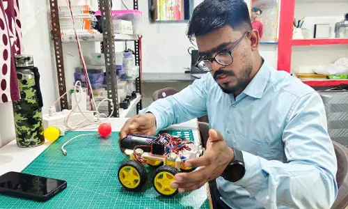 किसान परिवार के देवव्रत सिन्हा ने चुनी अलग राह, घर में बनाई AI लैब