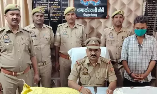 सिद्धार्थनगर पुलिस ने घेराबंदी कर युवक को पकड़ा, सिरप बरामद