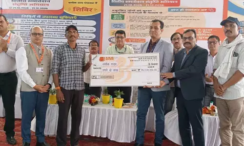 धरसींवा में बैंक संतृप्ति शिविर का आयोजन, ग्रामीणों को मिली बैंकिंग एवं जनकल्याणकारी योजनाओं की जानकारी धरसींवा में बैंक संतृप्ति शिविर का आयोजन, ग्रामीणों को मिली बैंकिंग एवं जनकल्याणकारी योजनाओं की जानकारी