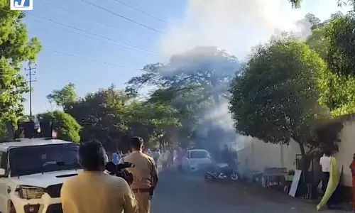 फिर भड़की हिंसा, स्टेडियम में घुसने की कोशिश, सुरक्षाबलों ने दागे आंसू गैस के गोले