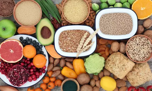 खुश रहने के लिए डाइट में शामिल करें 10 फूड्स
