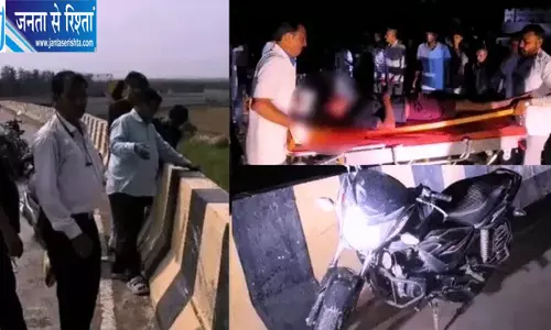 पुल से 50 फीट नीचे गिरी बाइक, 3 युवकों की मौत पुल से 50 फीट नीचे गिरी बाइक, 3 युवकों की मौत