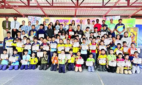 रेनबो वल्र्ड स्कूल में जिम्नास्ट का शानदार प्रदर्शन