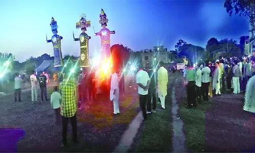 कांगड़ा में धू-धू कर जली बुराई