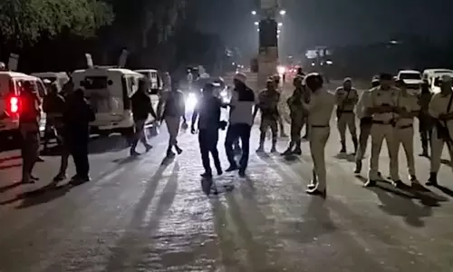 तीन नागरिकों की हत्या के खिलाफ सड़कों पर उतरे सैकड़ों लोग, मशाल जुलूस निकालकर मांगा इंसाफ