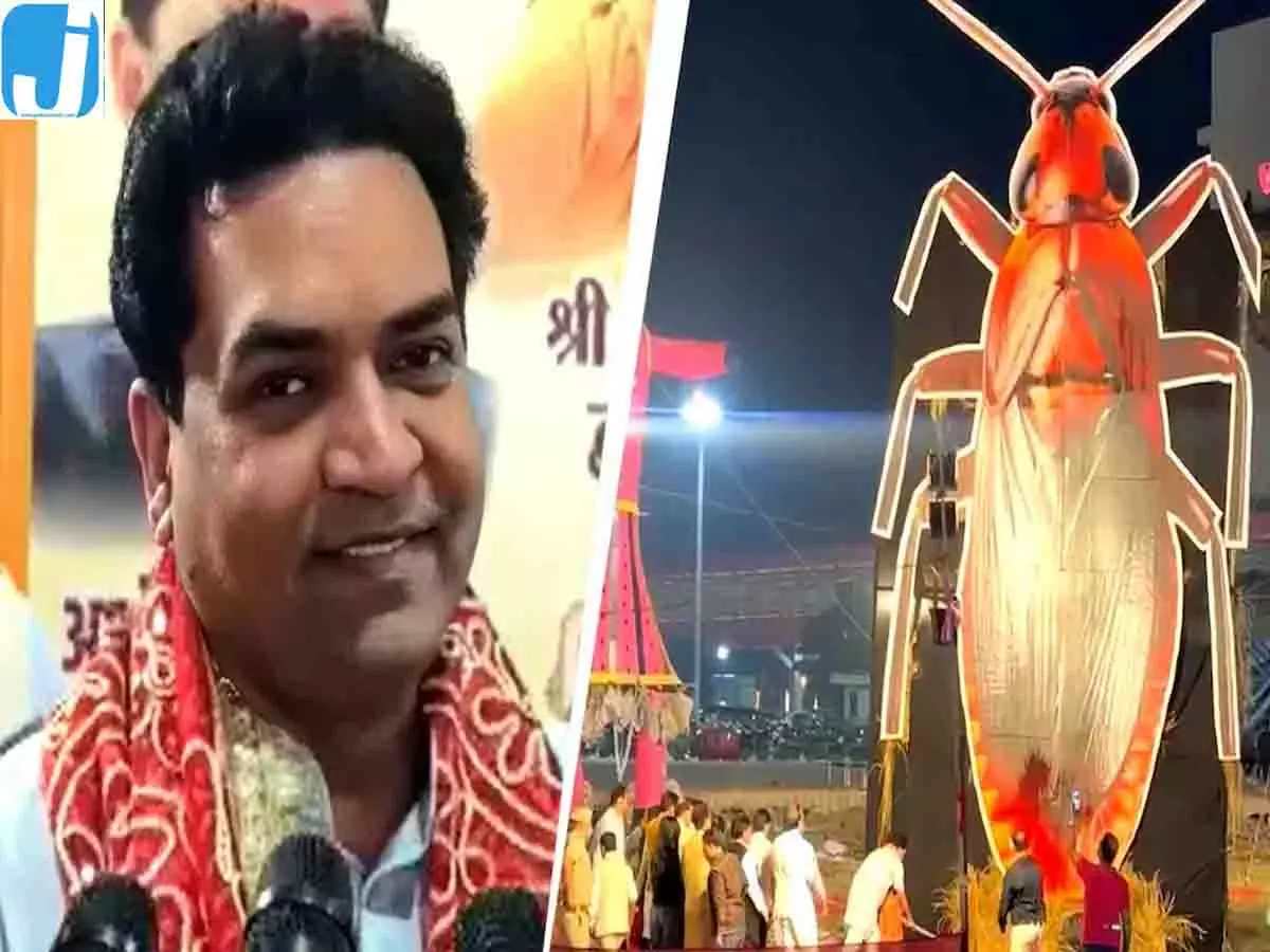 रावण के साथ जला 30 फीट का कॉकरोच, भड़की सियासत, FIR की मांग रावण के साथ जला 30 फीट का कॉकरोच, भड़की सियासत, FIR की मांग