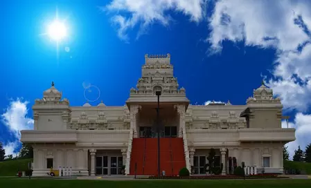 इलिनोइस हिंदू मंदिर पर हमले की कोशिश, 105 अमेरिकी लॉ मेकर्स ने एफबीआई जांच की मांग की इलिनोइस हिंदू मंदिर पर हमले की कोशिश, 105 अमेरिकी लॉ मेकर्स ने एफबीआई जांच की मांग की