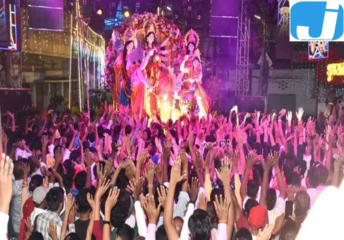 ‘जय मां दुर्गे’ के जयकारों के बीच विदाई, शिवहर में तीन दिन चलेगा विसर्जन ‘जय मां दुर्गे’ के जयकारों के बीच विदाई, शिवहर में तीन दिन चलेगा विसर्जन