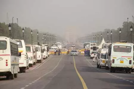 दिन में तेज धूप तो रात में ठंड, दिल्ली-एनसीआर के कई इलाकों में एक्यूआई 300 के पार दिन में तेज धूप तो रात में ठंड, दिल्ली-एनसीआर के कई इलाकों में एक्यूआई 300 के पार