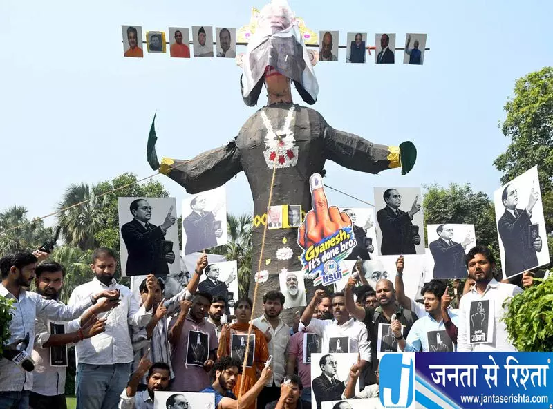 दिल्ली में NSUI का रावण दहन, पीएम मोदी और अमित शाह के खिलाफ प्रदर्शन दिल्ली में NSUI का रावण दहन, पीएम मोदी और अमित शाह के खिलाफ प्रदर्शन